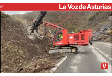 Argayo en la AP-66.  Obra de emergencia en ejecución por Perforaciones Noroeste.