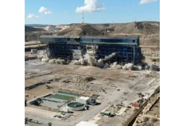 Demolición Nave de Tolvas: última voladura en la Central Térmica Litoral en Carboneras (Almería)